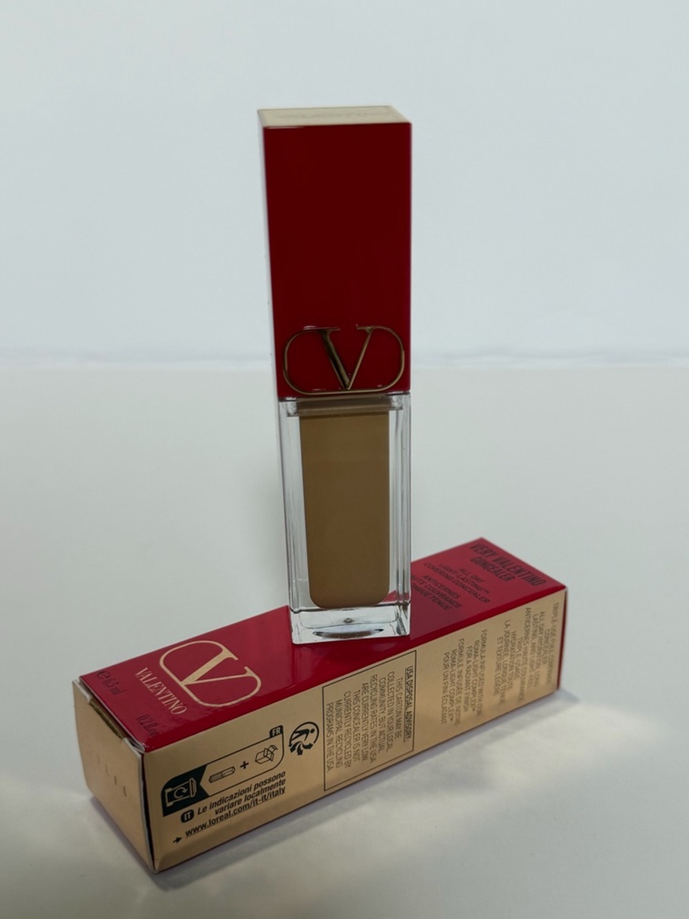 Very Valentino 24-Hour Wear Hydrating
Concealer MEDIUM AMBRA 4